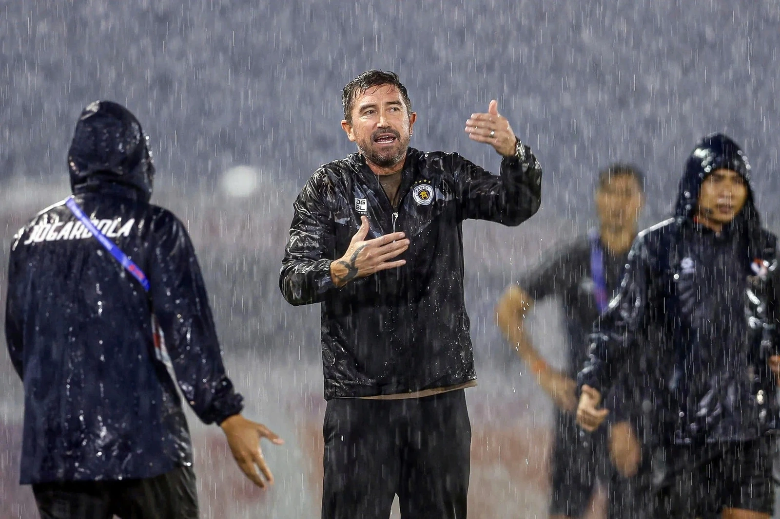 FIFA giữ nguyên án phạt với Malaysia; Ronaldo: “Messi không giỏi hơn tôi”