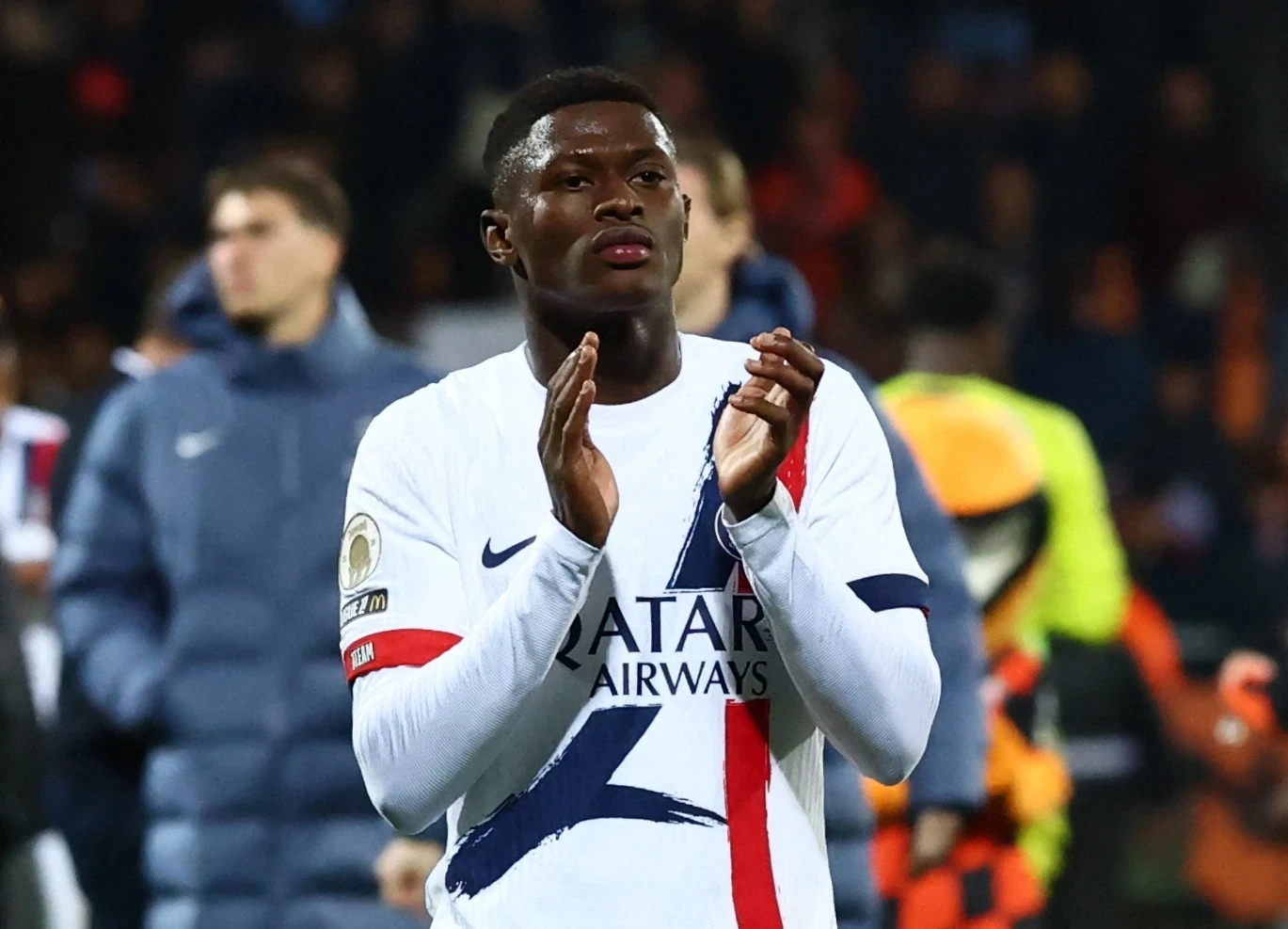 FIFA giữ nguyên án phạt với Malaysia; Ronaldo: “Messi không giỏi hơn tôi”