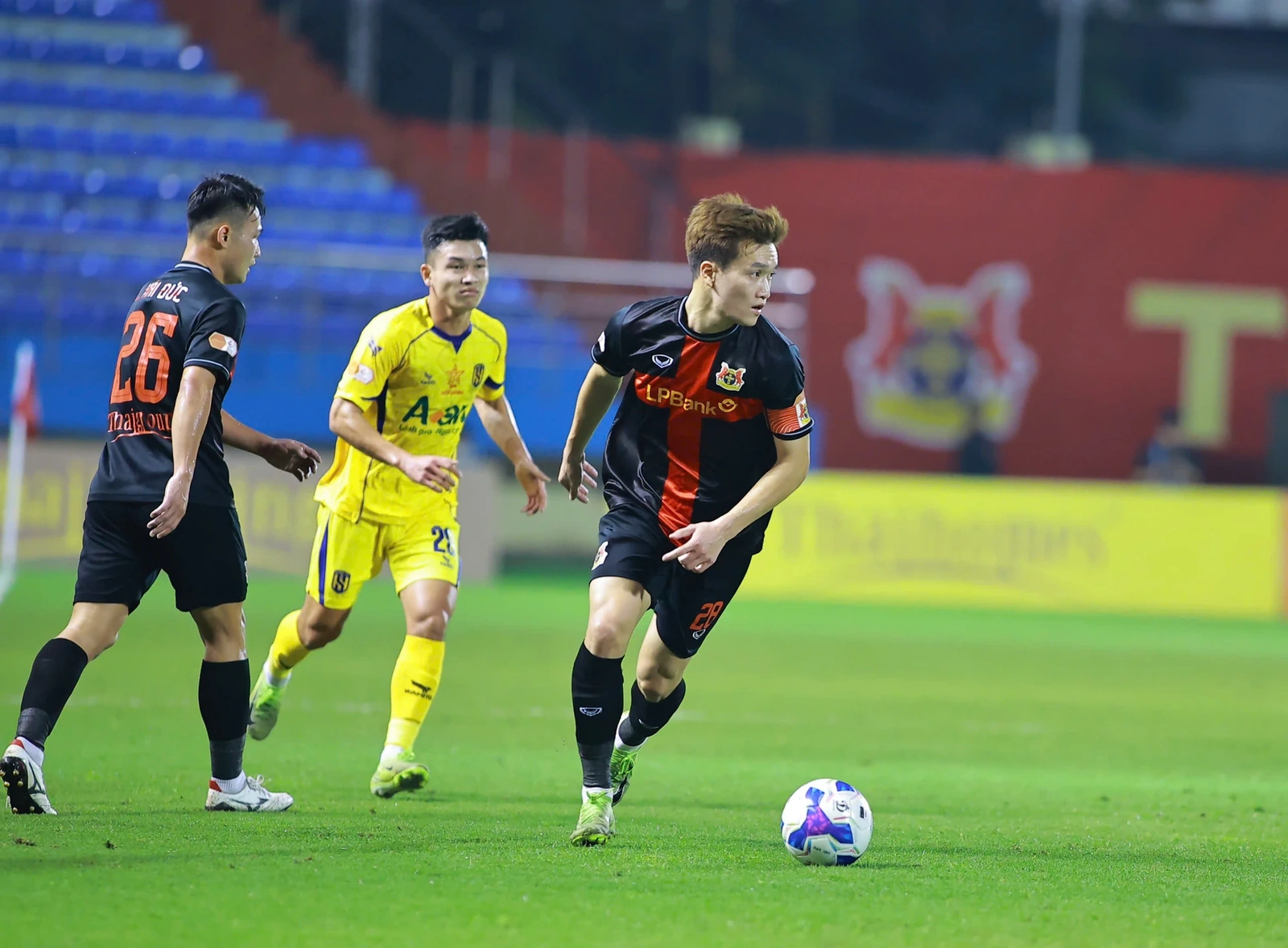 Haaland lập kỷ lục lịch sử tại Champions League; Ninh Bình giữ ngôi đầu sau vòng 10 V.League