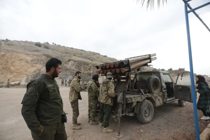 Syria tấn công phủ đầu IS ngay trước chuyến đi lịch sử của tổng thống Ahmed al-Sharaa đến Mỹ