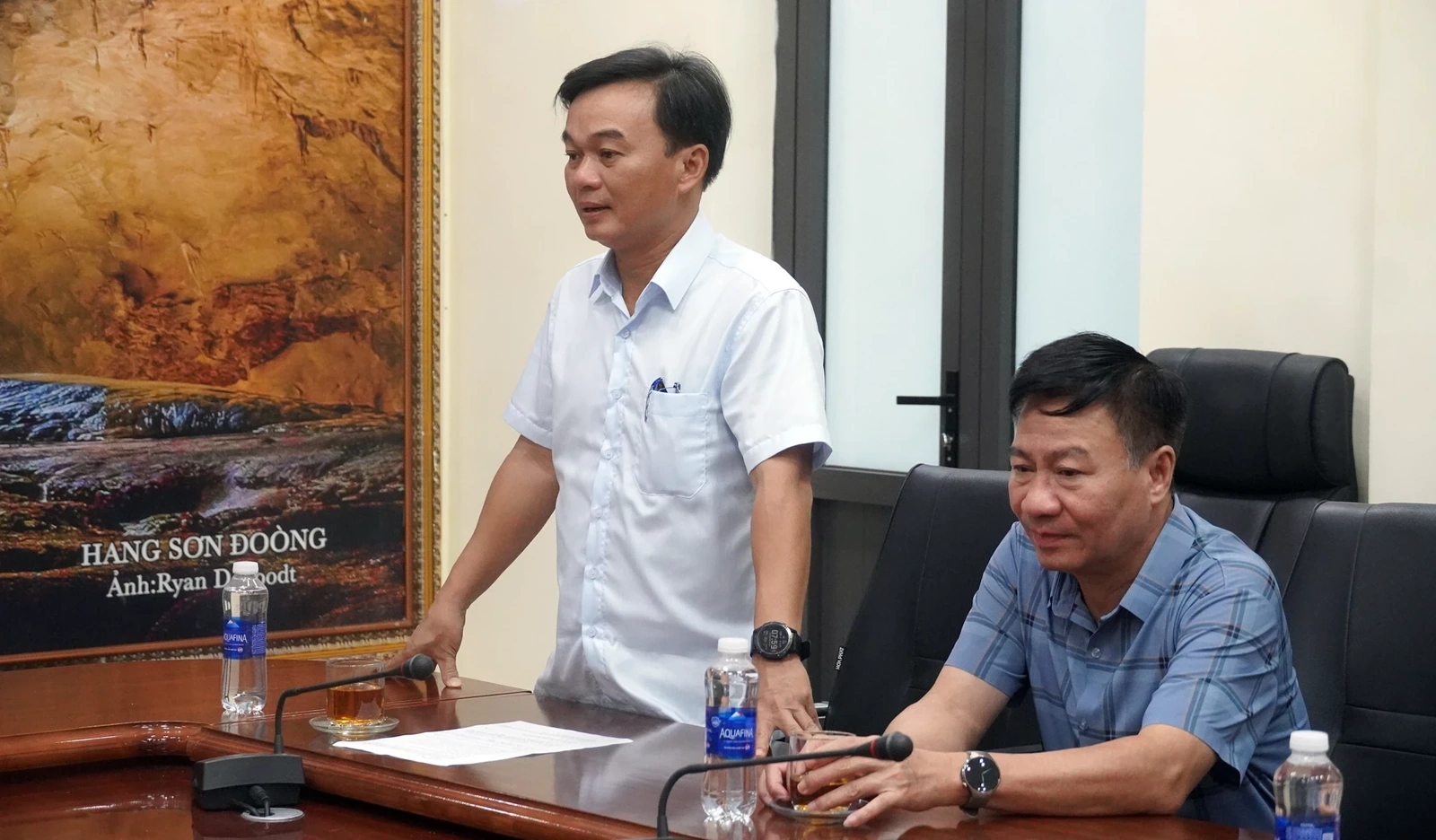 Phó Bí thư Thường trực Tỉnh ủy Nguyễn Hồng Phong thăm hỏi và trao nguồn hỗ trợ người dân Quảng Trị bị ảnh hưởng bởi thiên tai