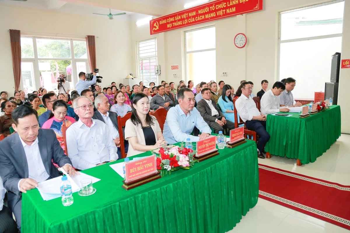 Phó Bí thư Tỉnh ủy, Chủ tịch Ủy ban MTTQ tỉnh Trịnh Tuấn Sinh dự Ngày hội Đại đoàn kết toàn dân tộc tại phường Sầm Sơn