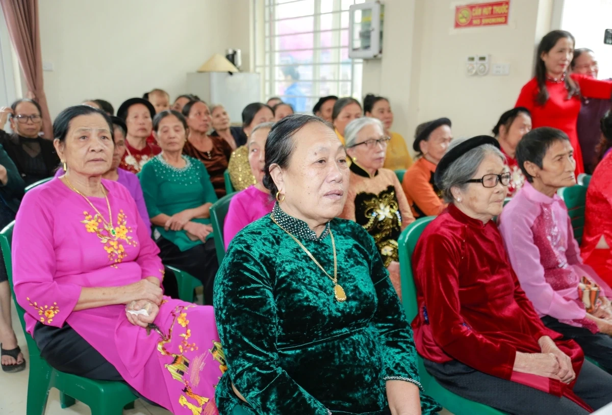 Phó Bí thư Tỉnh ủy, Chủ tịch Ủy ban MTTQ tỉnh Trịnh Tuấn Sinh dự Ngày hội Đại đoàn kết toàn dân tộc tại phường Sầm Sơn