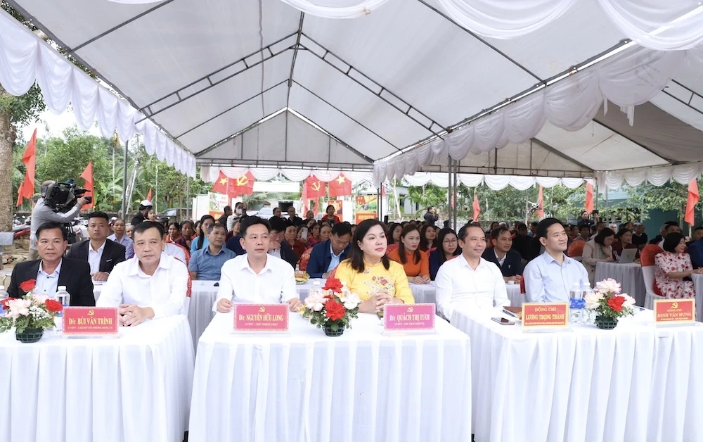 Chủ tịch Liên đoàn Lao động tỉnh dự Ngày hội Đại đoàn kết toàn dân tộc tại xã Kim Tân