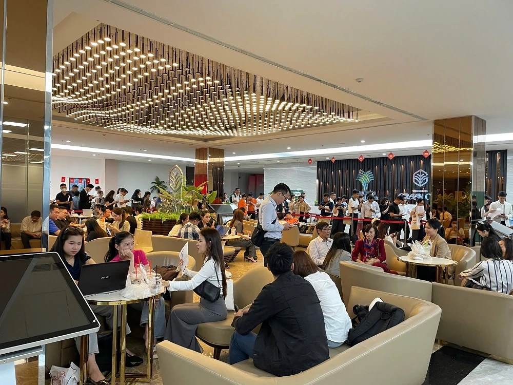 Khách hàng ký quỹ thành công khu Vịnh Ngọc thích thú nghĩ tới viễn cảnh “chưa hết ly cà phê” đã đến trung tâm Sài Gòn