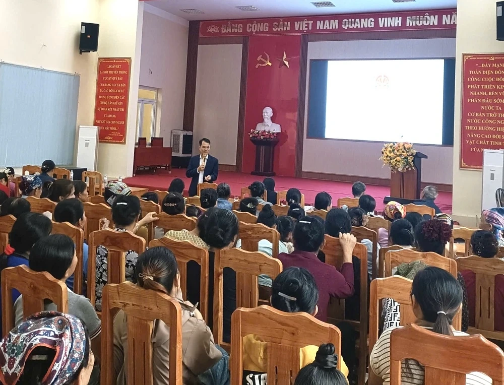 Tập huấn kiến thức về trợ giúp pháp lý cho già làng, trưởng bản, người có uy tín trong cộng đồng