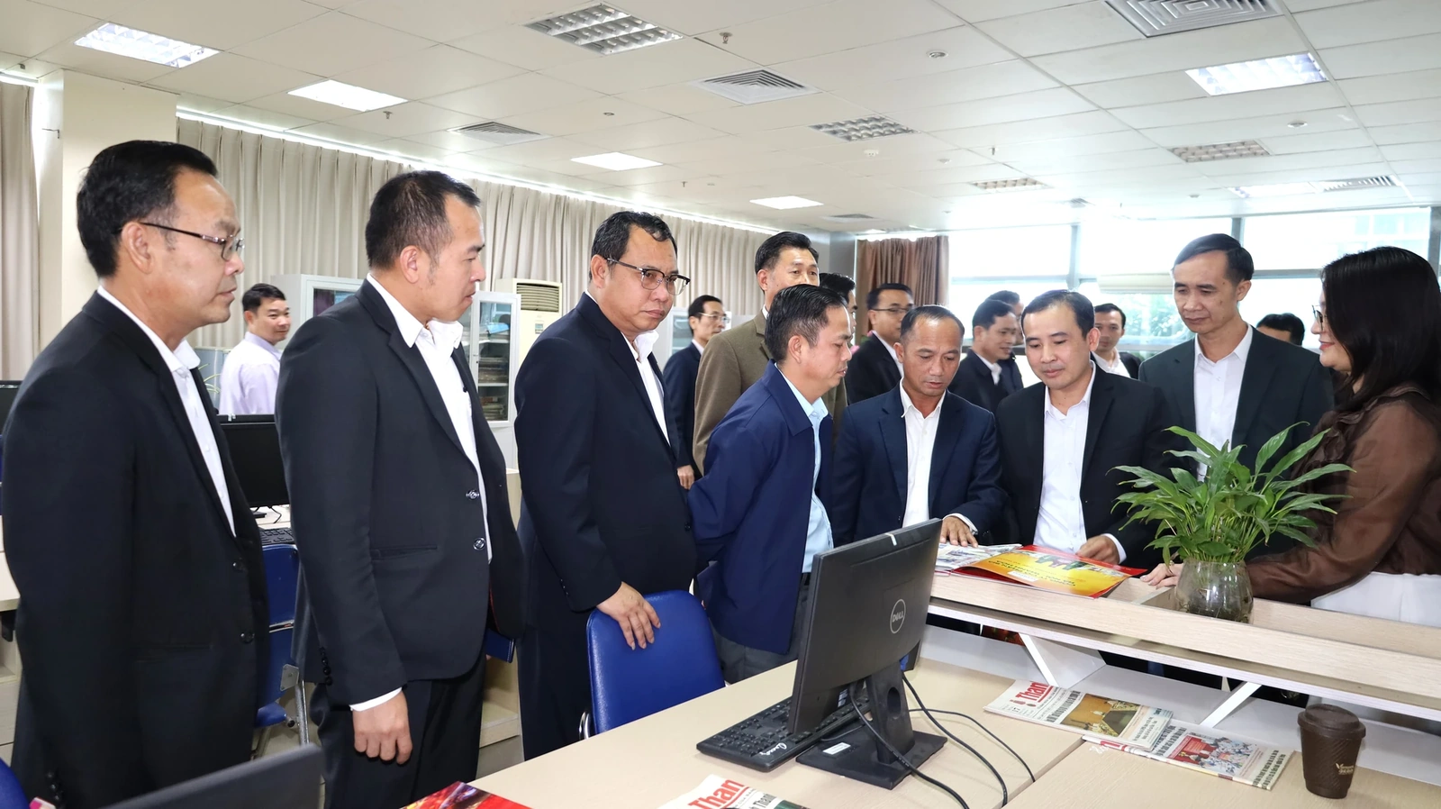 Đoàn cán bộ lãnh đạo quản lý Báo chí và Truyền thông Lào thăm, làm việc tại Báo và Đài Phát thanh – Truyền hình Thanh Hóa