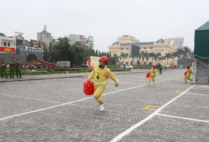 Hơn 200 thành viên Tổ liên gia an toàn PCCC tham gia hội thi nghiệp vụ