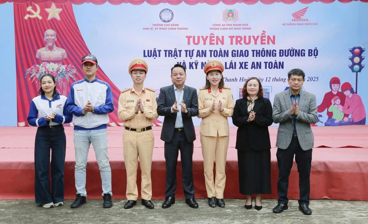 Tuyên truyền pháp luật về an toàn giao thông đường bộ và kỹ năng lái xe cho học sinh, sinh viên