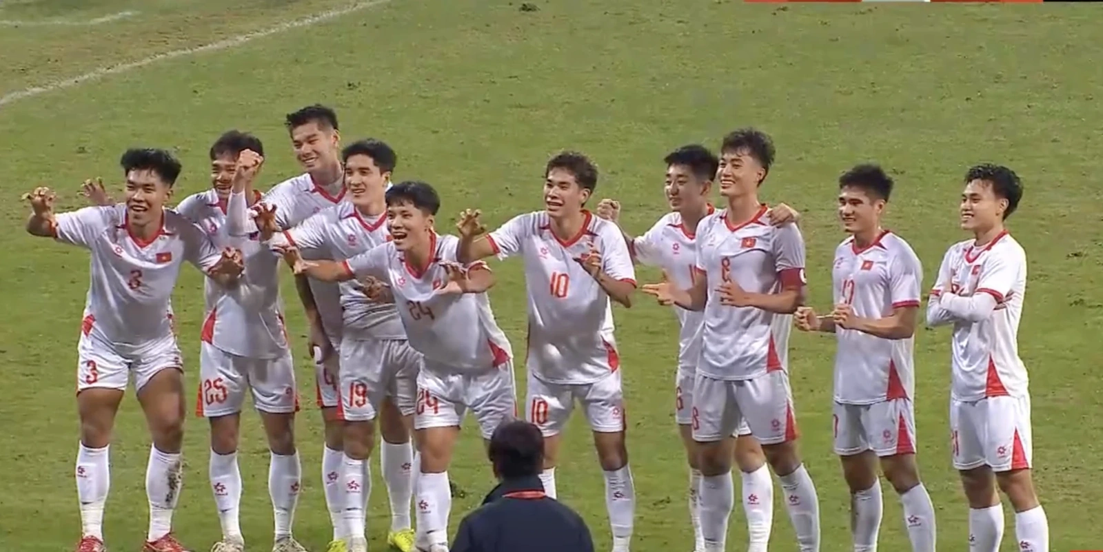 Văn Thuận góp công giúp U23 Việt Nam thắng U23 Trung Quốc; 5 cầu thủ Real Madrid bất mãn với HLV Xabi Alonso