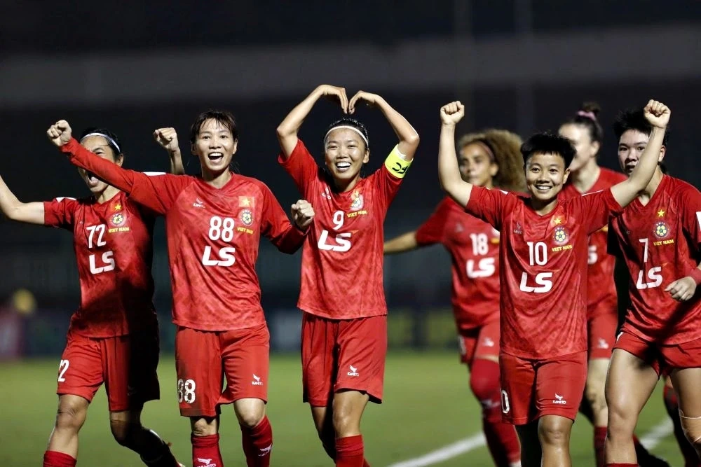 FIFA cấm CLB Thanh Hóa đăng ký cầu thủ trong 3 kỳ chuyển nhượng; Pháp giành vé dự World Cup