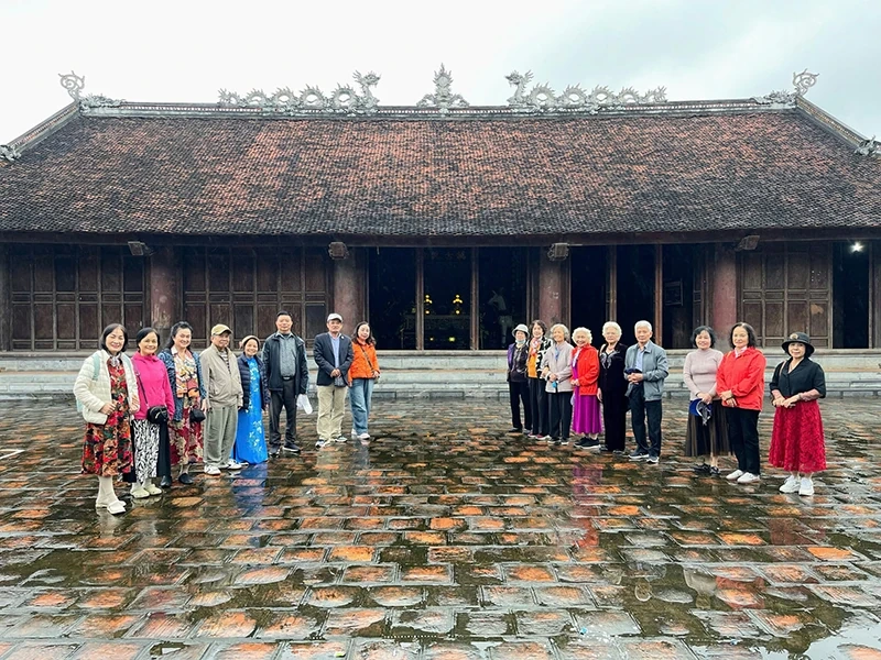 Về vùng đất quý hương