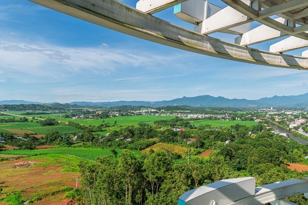 Du hành đến LAMORI – Nơi UFO soi bóng trên hồ Vua Lê