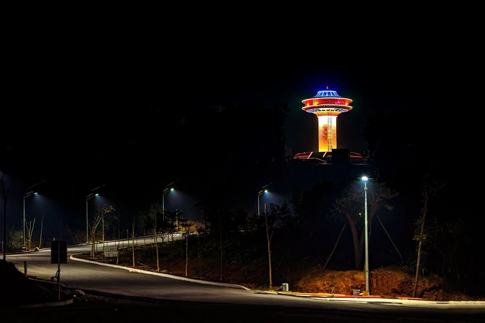 Du hành đến LAMORI – Nơi UFO soi bóng trên hồ Vua Lê