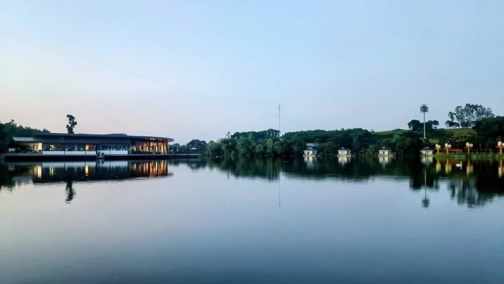 Du hành đến LAMORI – Nơi UFO soi bóng trên hồ Vua Lê