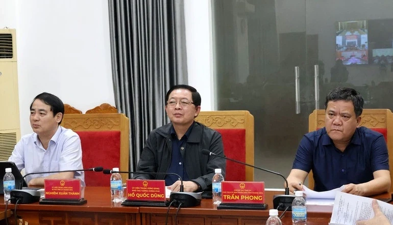 Thủ tướng chủ trì cuộc họp khẩn trực tuyến từ Algeria về ứng phó mưa lũ, thiên tai, cứu hộ, cứu nạn