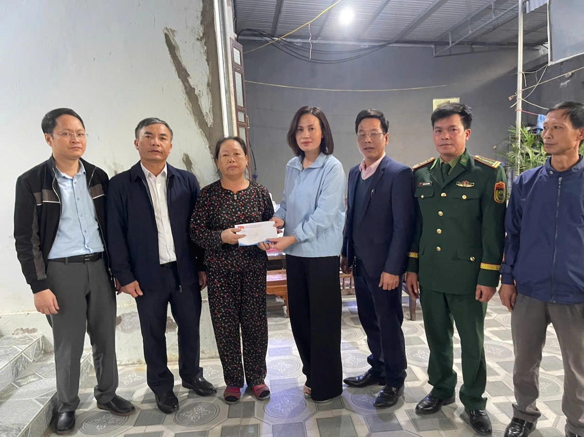 Hỗ trợ 4 hộ dân tại xã Hoằng Tiến bị thiệt hại nhà ở do bão