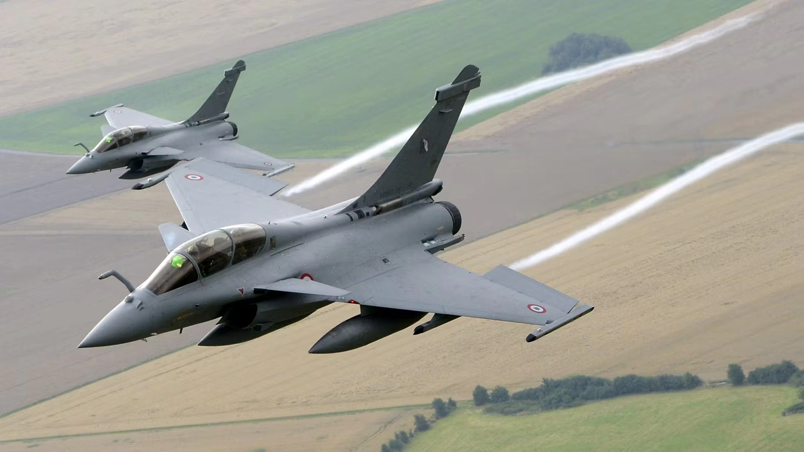 Tổng thống Ukraine thăm Pháp, ký thỏa thuận mua sắm thiết bị quốc phòng lịch sử