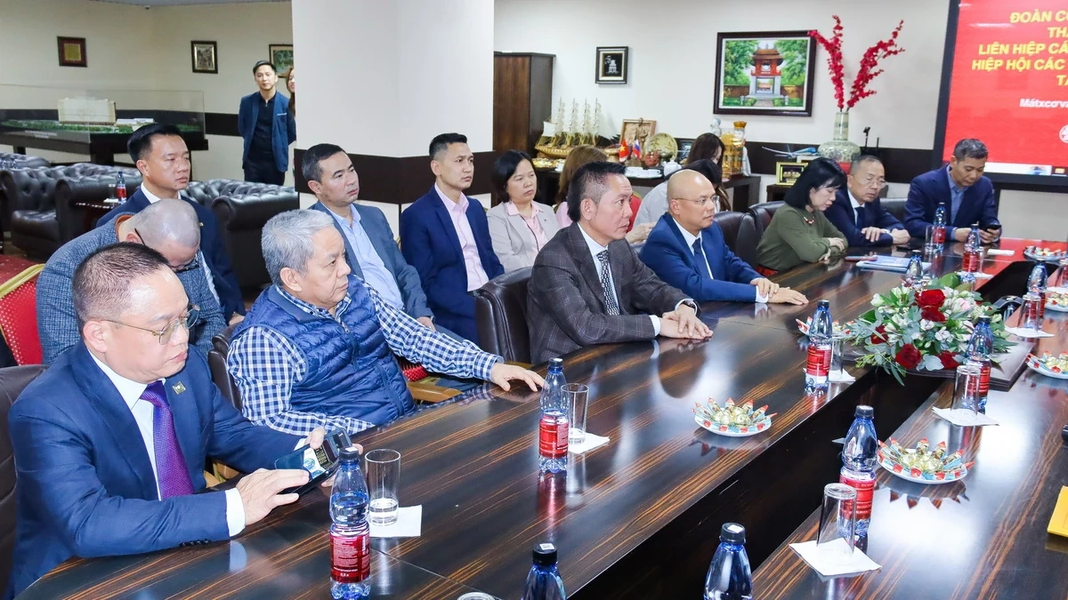 Đoàn công tác cấp cao tỉnh Thanh Hóa làm việc với Liên hiệp các tổ chức người Việt Nam và Hiệp hội các nhà doanh nghiệp Việt Nam tại Liên bang Nga