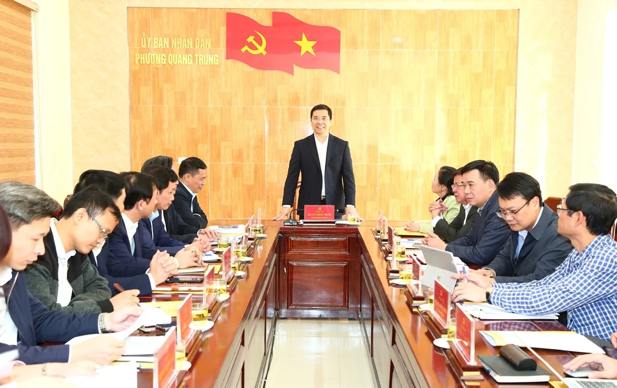 Phó Bí thư Thường trực Tỉnh ủy Nguyễn Hồng Phong thăm, làm việc tại 2 phường Bỉm Sơn, Quang Trung