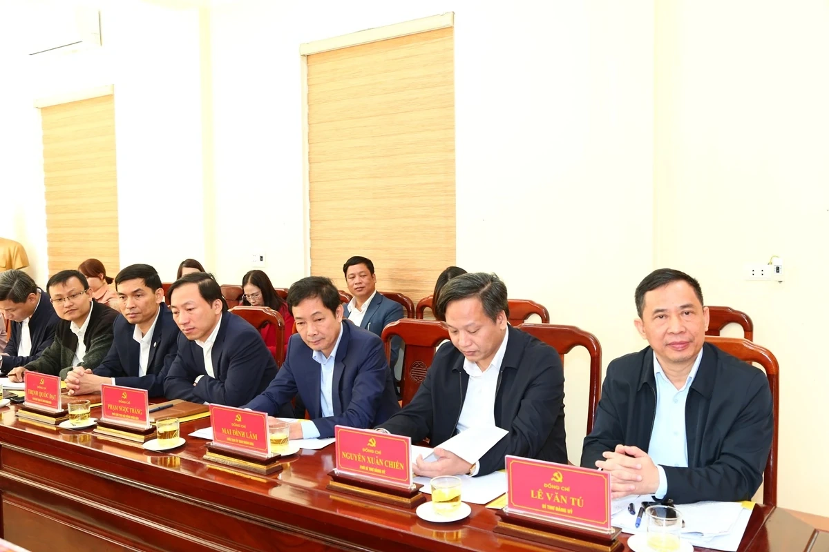 Phó Bí thư Thường trực Tỉnh ủy Nguyễn Hồng Phong thăm, làm việc tại 2 phường Bỉm Sơn, Quang Trung