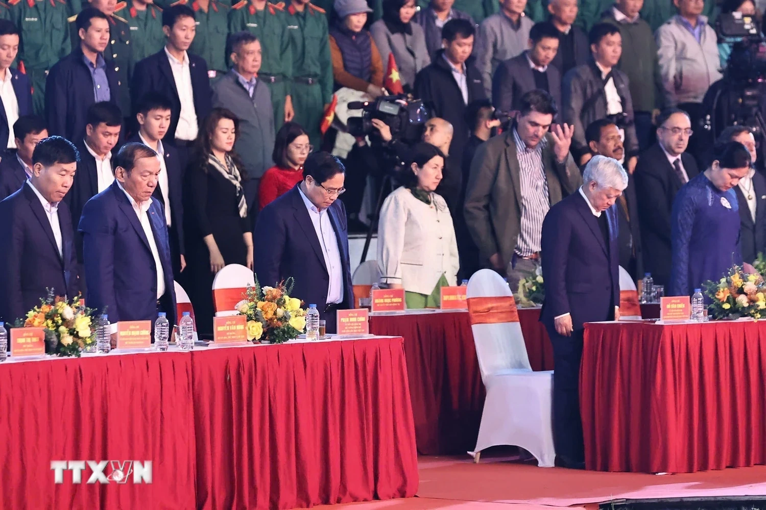 Thủ tướng kêu gọi đồng bào cả nước đoàn kết một lòng hướng về miền Trung