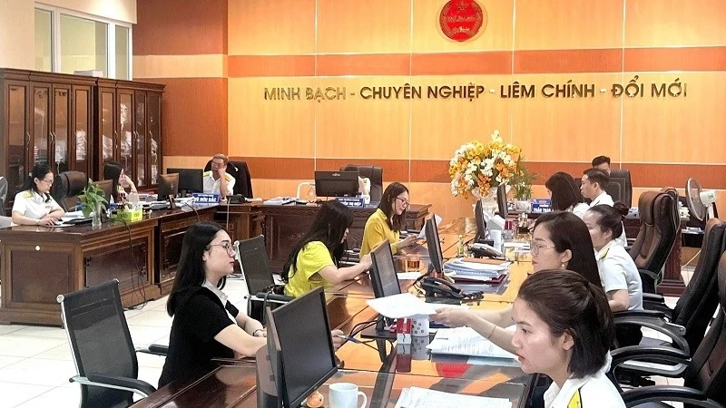 Bộ Tài chính tiếp tục xem xét nâng ngưỡng doanh thu tính thuế với hộ kinh doanh