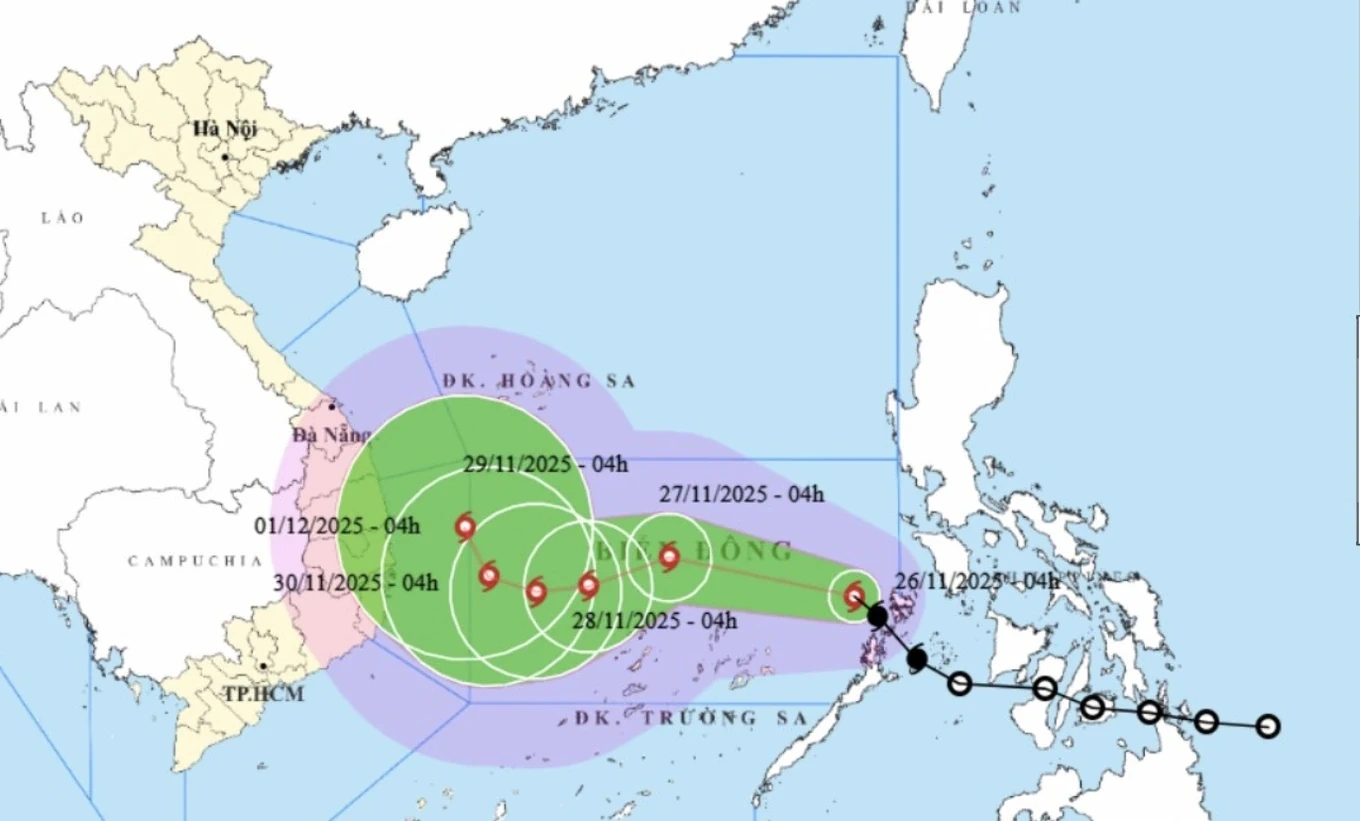 Bão số 15 chính thức đổ bộ biển Đông, cường độ mạnh nhất cấp 11, giật cấp 14