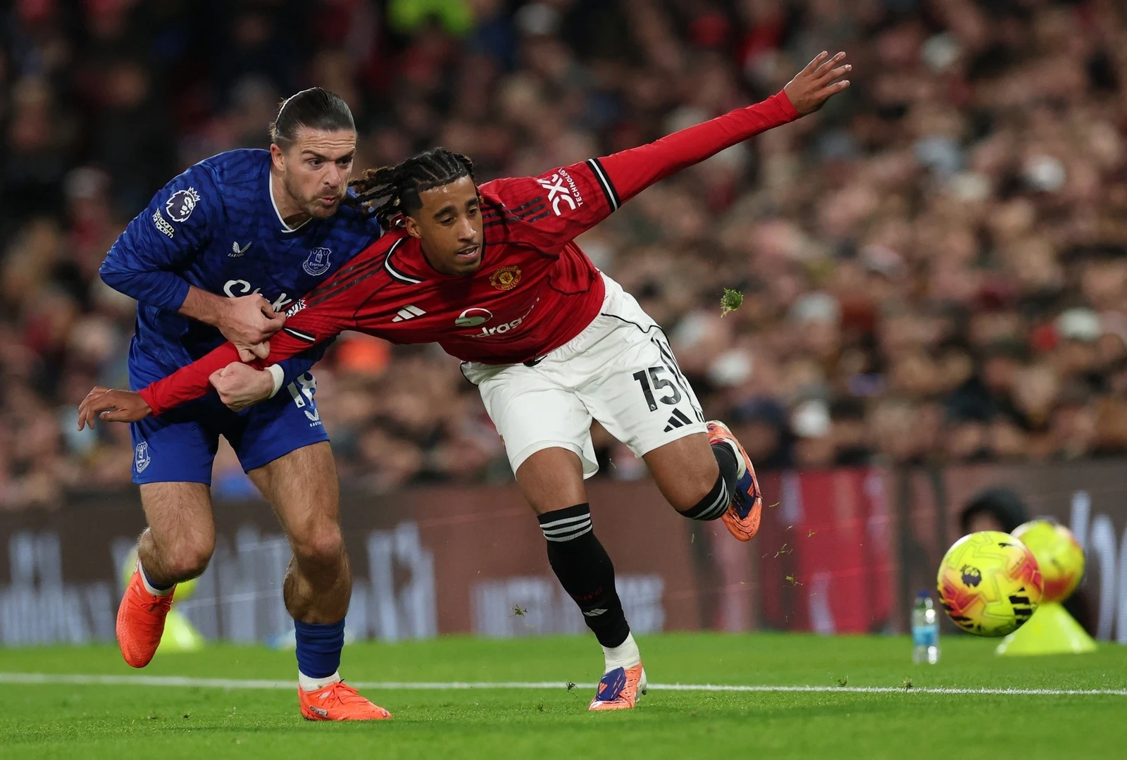 U23 Việt Nam có nguy cơ đổi địa điểm thi đấu SEA Games vì lũ lịch sử; MU thua đau Everton