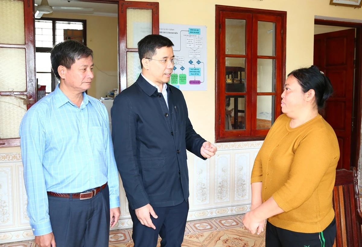 Phó Bí thư Thường trực Tỉnh uỷ Nguyễn Hồng Phong thăm, tặng quà Làng Trẻ em SOS Thanh Hóa, Trung tâm Bảo trợ xã hội số 2