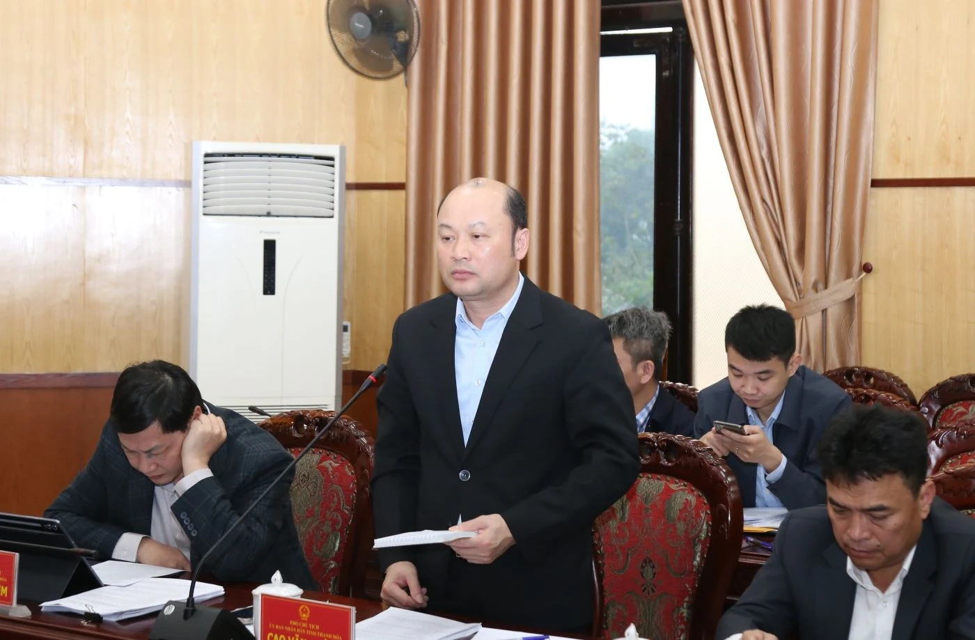 Thảo luận, cho ý kiến vào các tờ trình phục vụ công tác quản lý đất đai