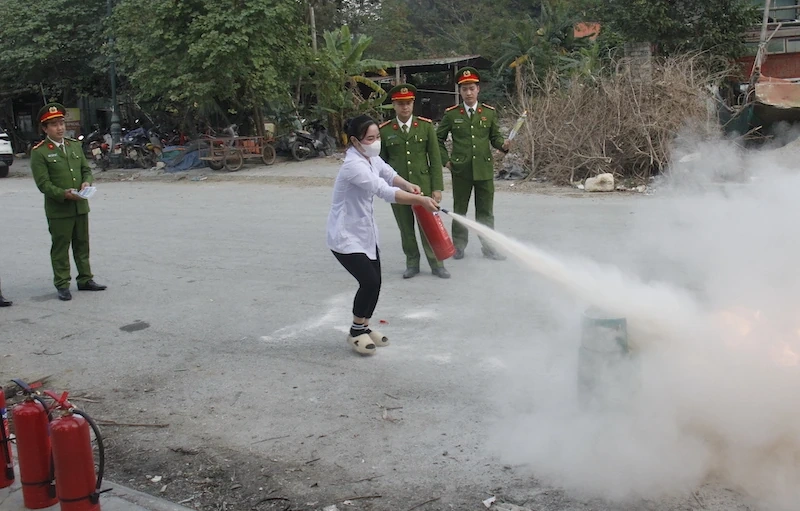 Tập huấn, hướng dẫn tuyên truyền cho các chủ tàu và người dân về PCCC