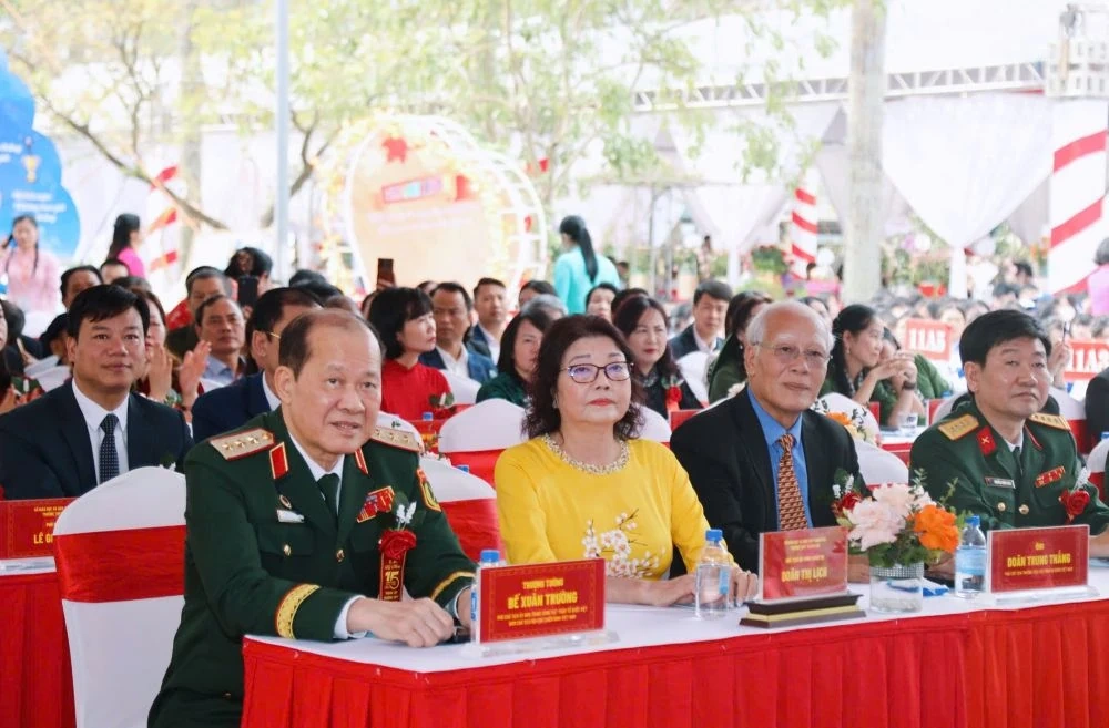 Trường THPT Hoằng Hóa kỷ niệm 15 năm thành lập