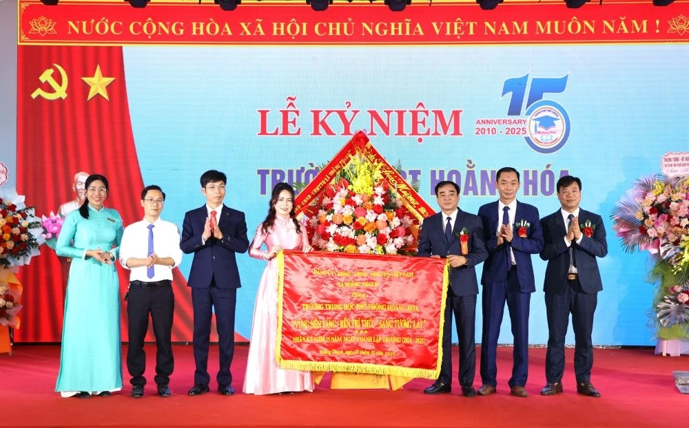 Trường THPT Hoằng Hóa kỷ niệm 15 năm thành lập