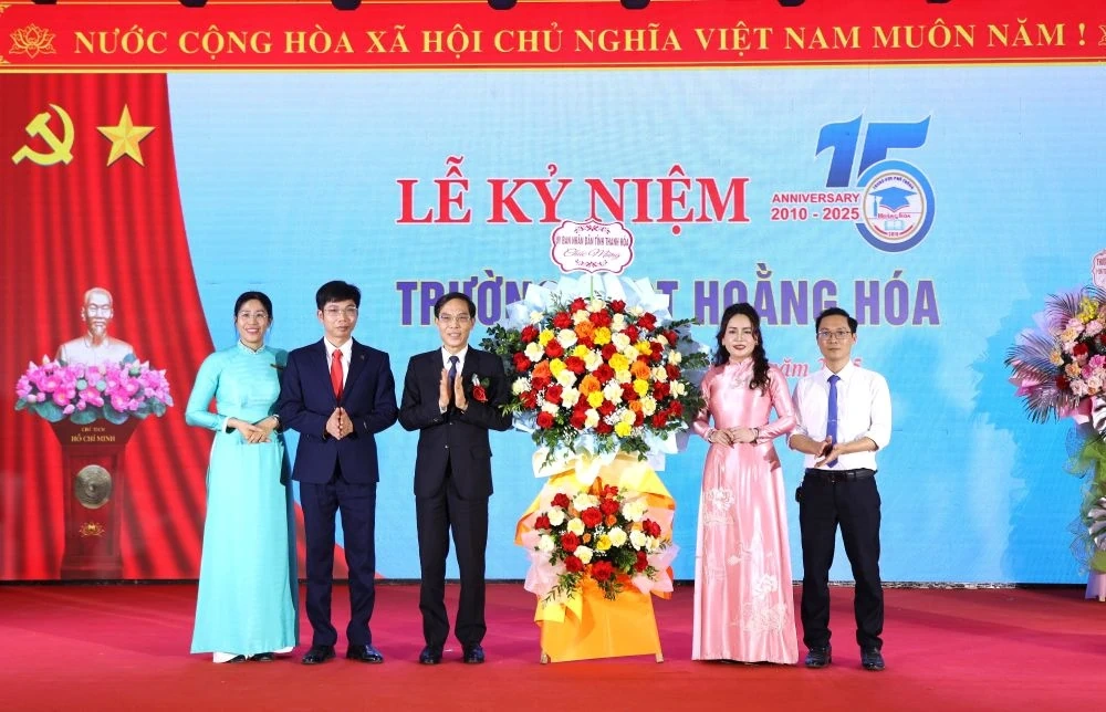 Trường THPT Hoằng Hóa kỷ niệm 15 năm thành lập