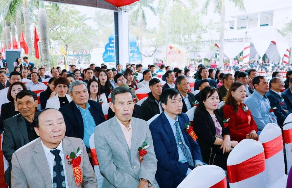 Trường THPT Hoằng Hóa kỷ niệm 15 năm thành lập