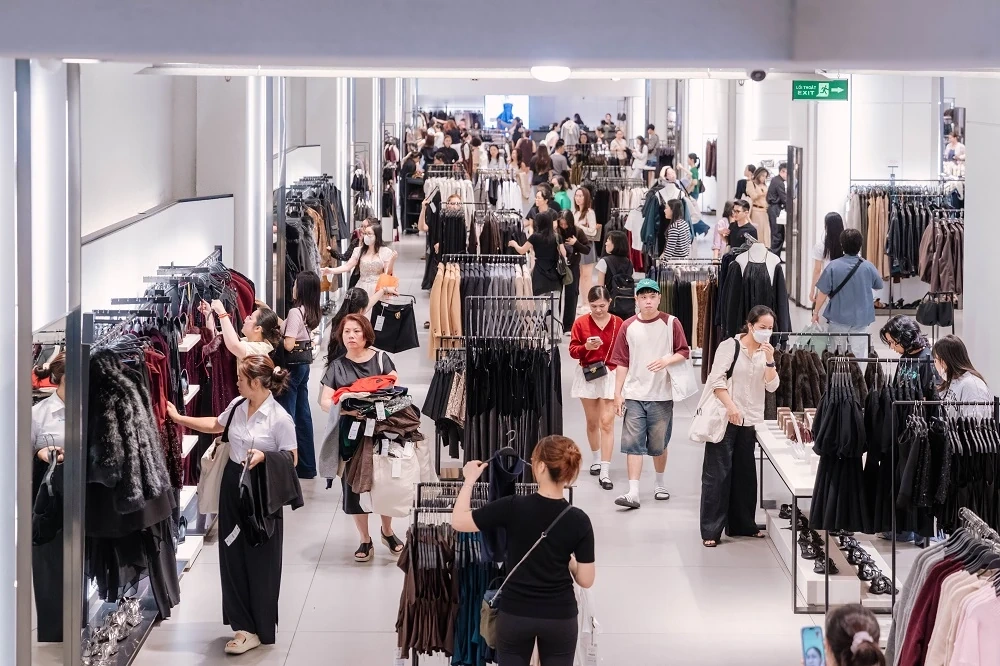 2,3 triệu lượt khách “phá đảo” Vincom Black Friday 2025, tạo cú bùng nổ cho mùa lễ hội cuối năm