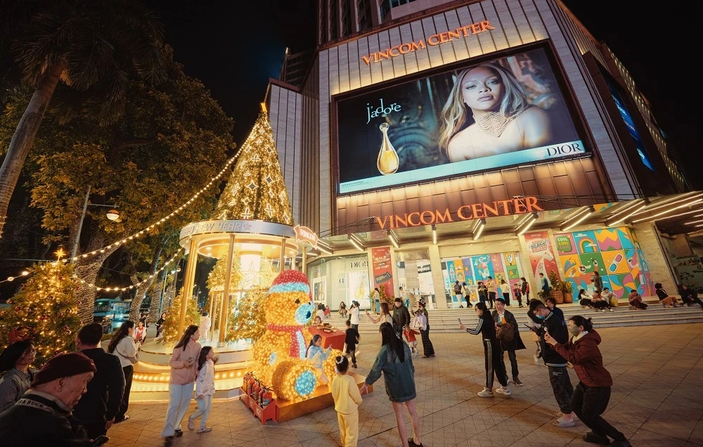 2,3 triệu lượt khách “phá đảo” Vincom Black Friday 2025, tạo cú bùng nổ cho mùa lễ hội cuối năm