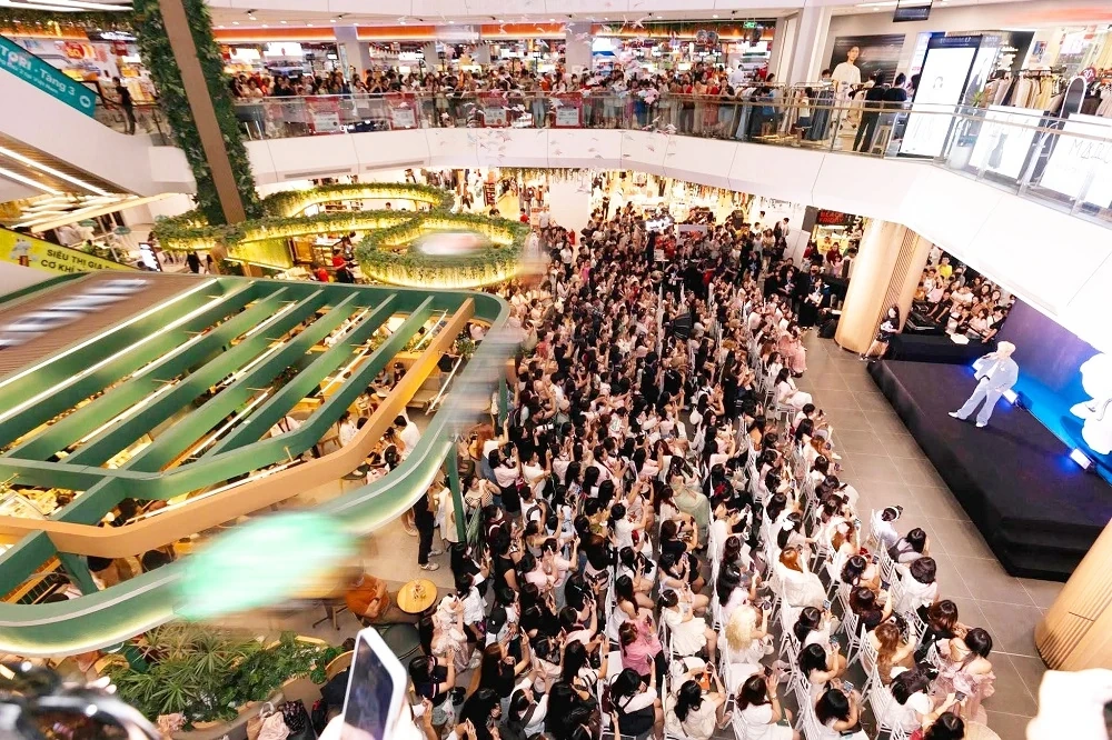 2,3 triệu lượt khách “phá đảo” Vincom Black Friday 2025, tạo cú bùng nổ cho mùa lễ hội cuối năm