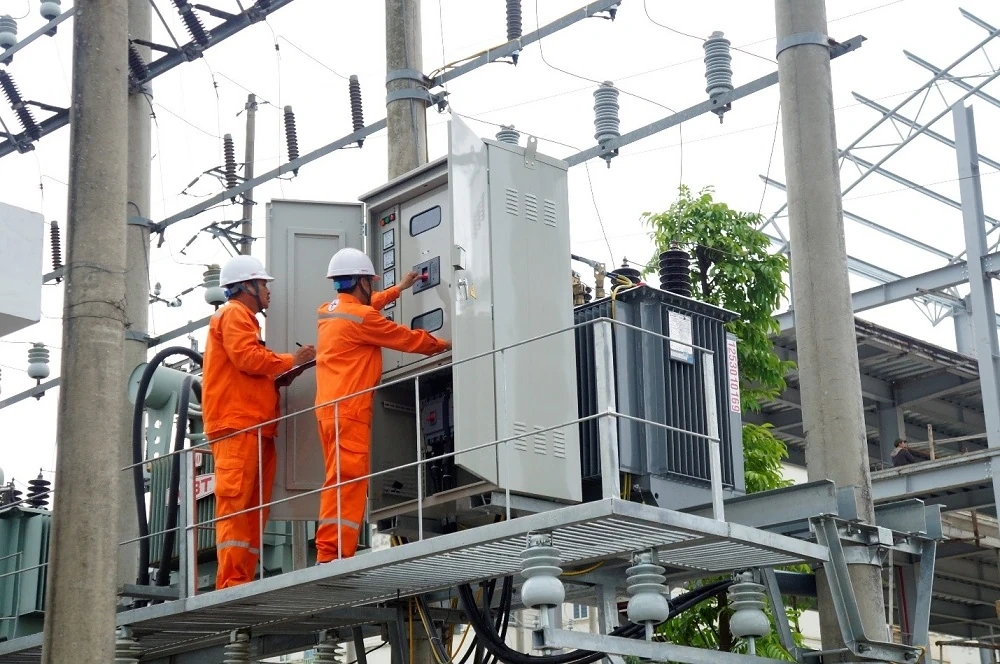 Đội QLĐL khu vực Hoằng Hóa hoàn thiện hệ thống đo đếm và chỉnh trang lưới điện dịp cuối năm 2025