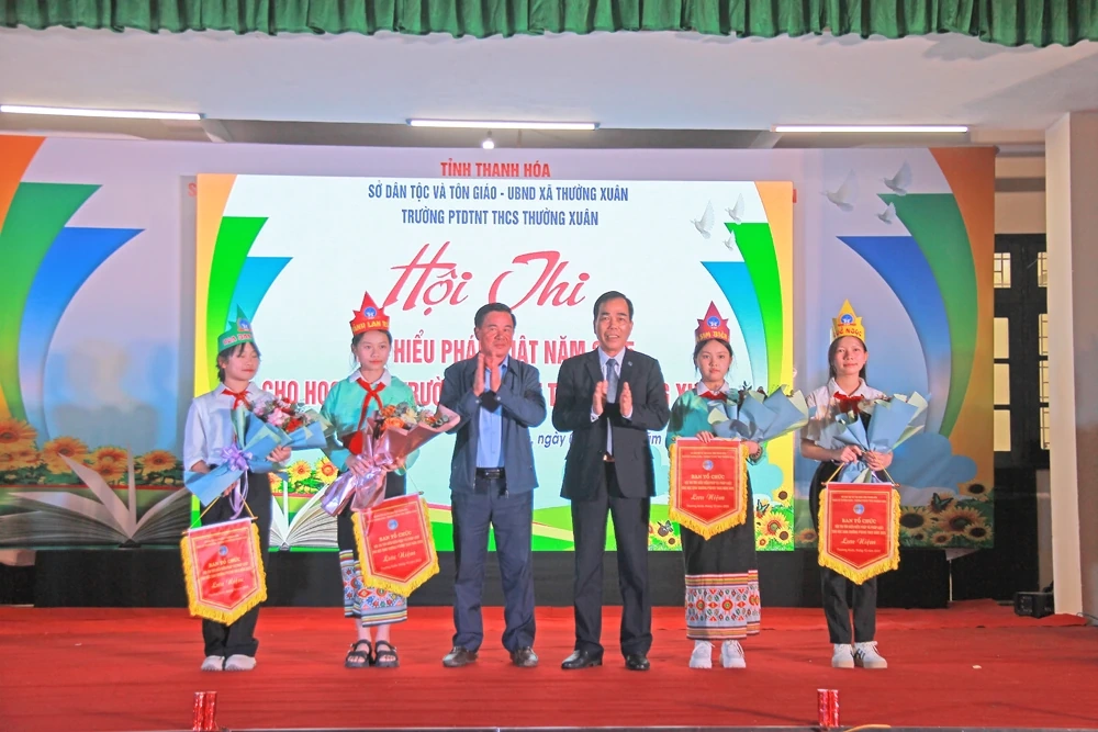 Hội thi tìm hiểu pháp luật ở Trường PTDT Nội trú THCS Thường Xuân