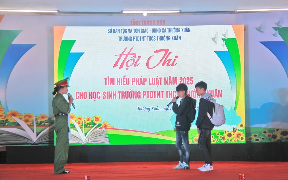 Hội thi tìm hiểu pháp luật ở Trường PTDT Nội trú THCS Thường Xuân