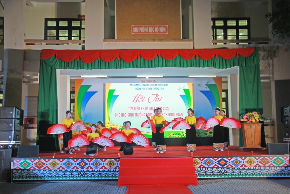 Hội thi tìm hiểu pháp luật ở Trường PTDT Nội trú THCS Thường Xuân