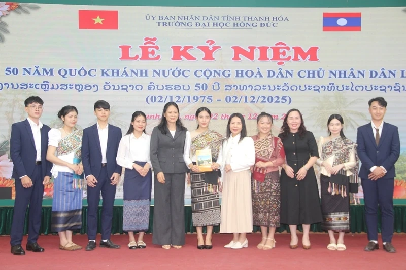 Trường Đại học Hồng Đức kỷ niệm 50 năm Quốc khánh nước Cộng hòa Dân chủ Nhân dân Lào