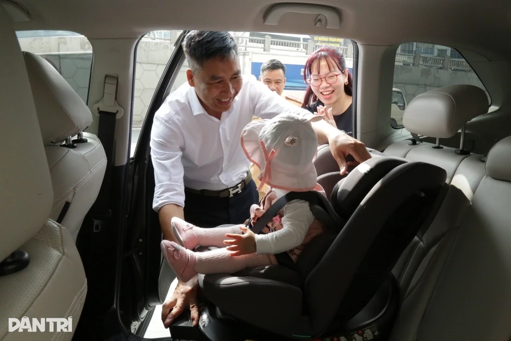 Cục CSGT nói về đề xuất “xe khách, taxi không cần lắp ghế trẻ em”