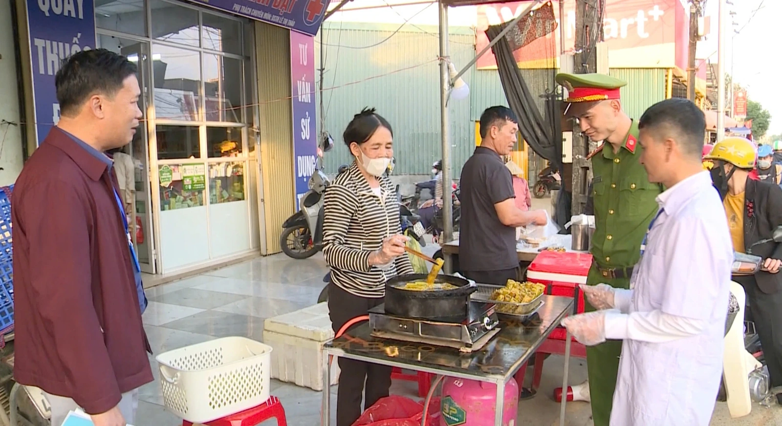 Cần siết chặt quản lý an toàn thực phẩm đường phố tại các khu công nghiệp