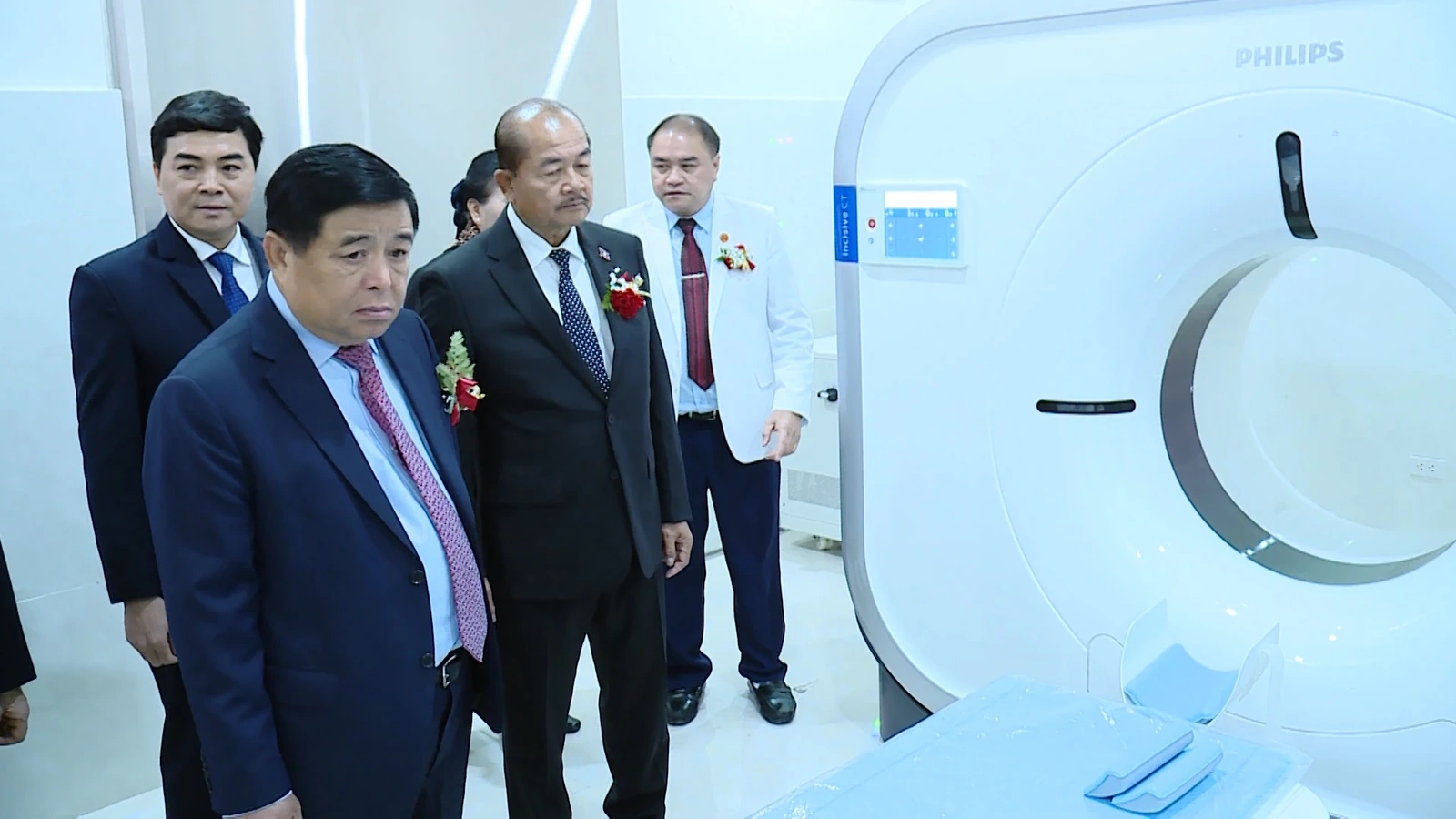 Khánh thành, bàn giao Bệnh viện Hữu nghị Lào - Việt Nam (tỉnh Hủa Phăn)