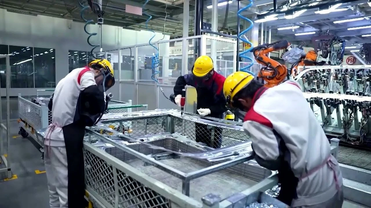 Hoạt động sản xuất của các nền kinh tế lớn ở châu Á, châu Âu suy giảm trên diện rộng