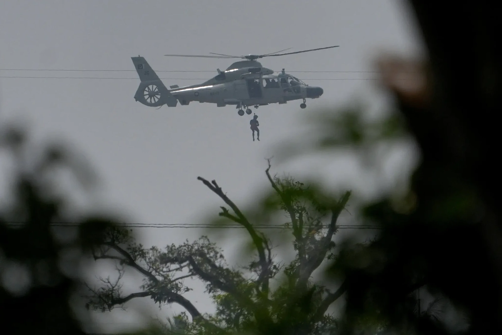 Ấn Độ cho phép máy bay cứu trợ Pakistan bay qua không phận tới Sri Lanka