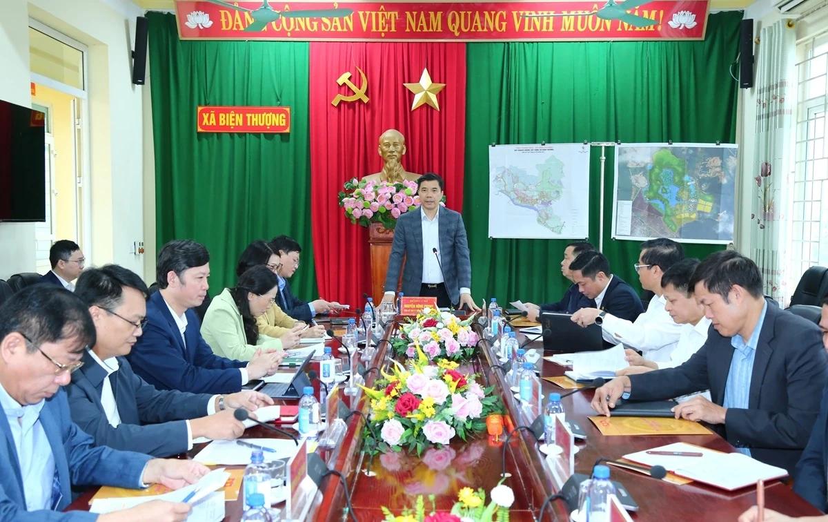 Phó Bí thư Thường trực Tỉnh ủy Nguyễn Hồng Phong thăm, làm việc tại xã Biện Thượng và Vĩnh Lộc